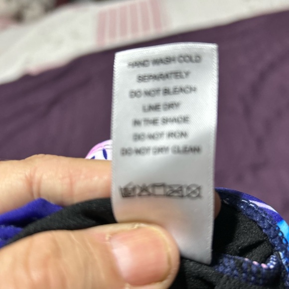 New xl one- piece swimsuit- perfect for summer, the pool, and more - Picture 8 of 10